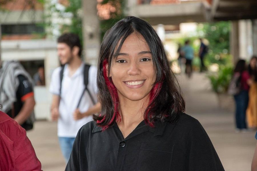 Ana Beatryz, estudante do curso de Arquitetura e Urbanismo