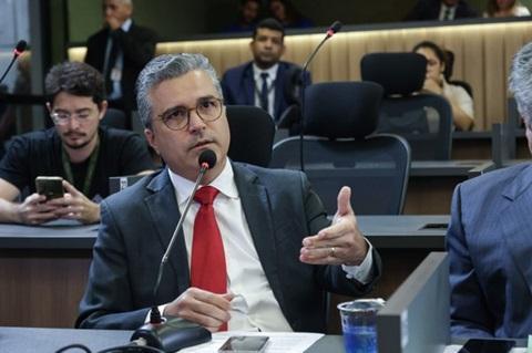 Deputado Dr. Vinícius (PT), líder do Governo na Alepi