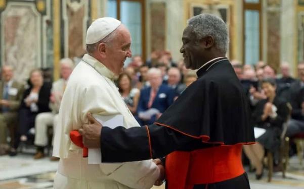 Papa Francisco com o cardeal Peter Turkson