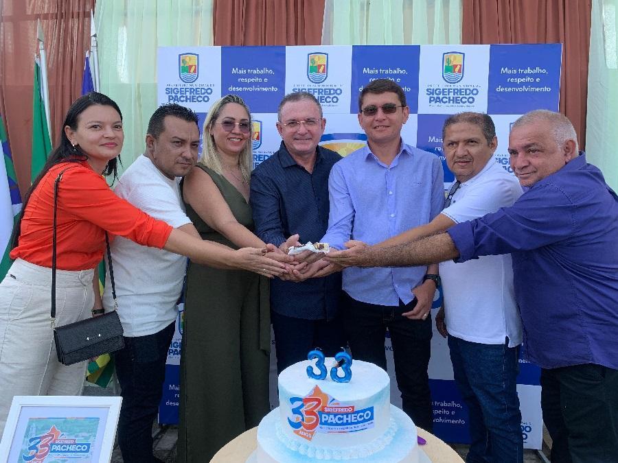 Prefeito, secretários e vereadores comemoraram o aniversário de Sigefredo Pacheco