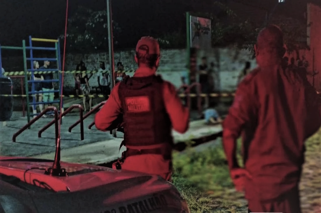 Homem é assassinado em praça pública em Piripiri