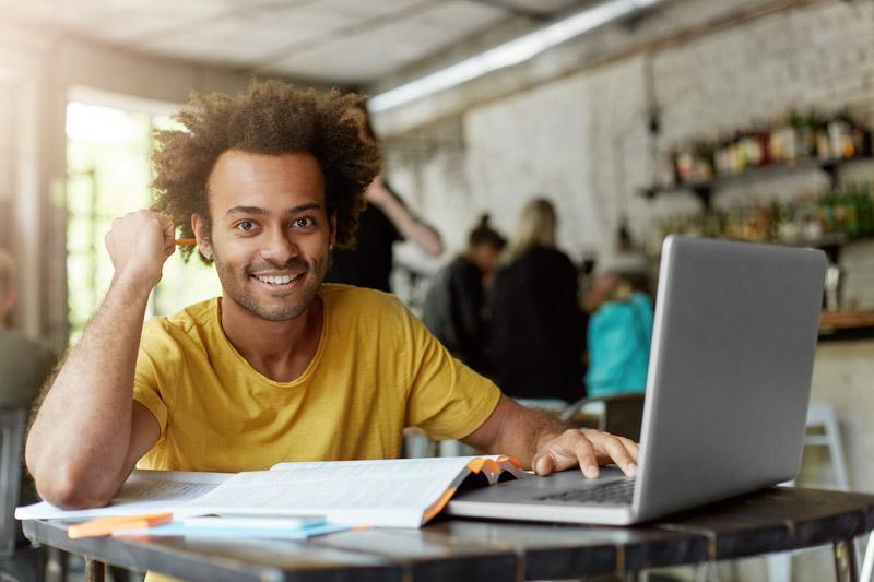 Jovem no mercado de trabalho