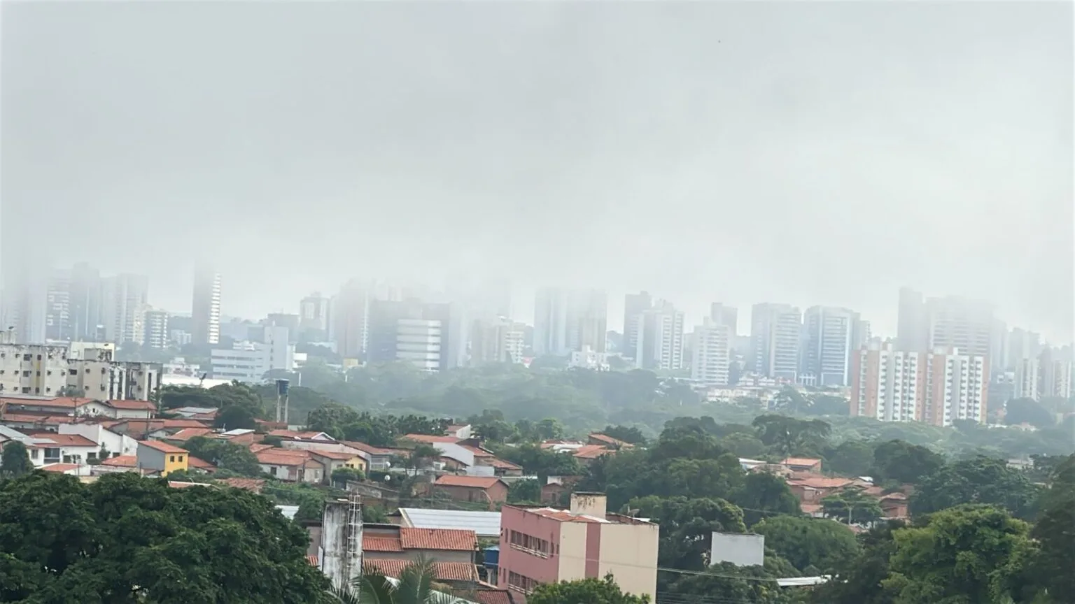 Teresina amanheceu nublada nesta terça-feira (7/4)