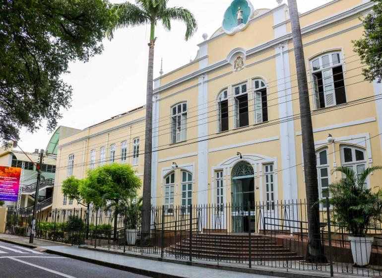Escola fica no Centro de Teresina