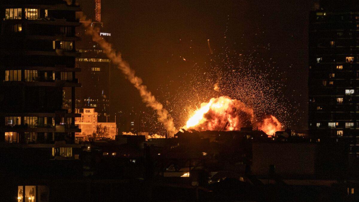 Ataque iraniano contra Tel Aviv, em Israel, neste domingo (01/03))