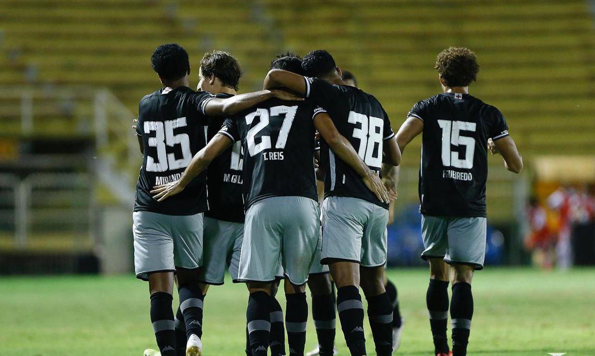 Vasco vence o Bangu carioca