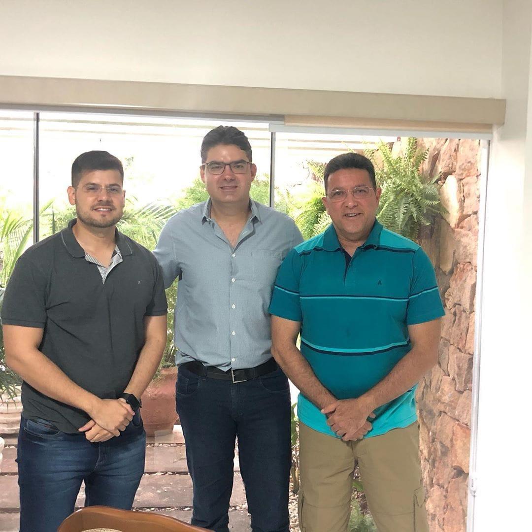 Coronel Viana (ao meio) e Luciano Nunes, presidente do PSDB no Piauí