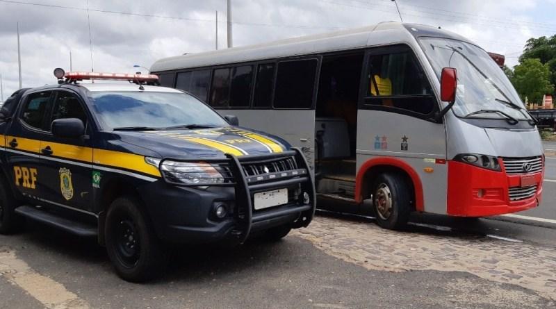 ônibus com placas clonadas é apreendido na BR-316