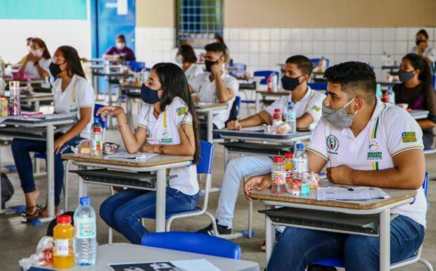 Estudantes participam de revisão Pré-Enem Reta Final na 19ª GRE