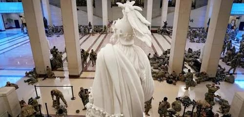 Com segurança reforçada, Câmara inicia análise de impeachment de Trump