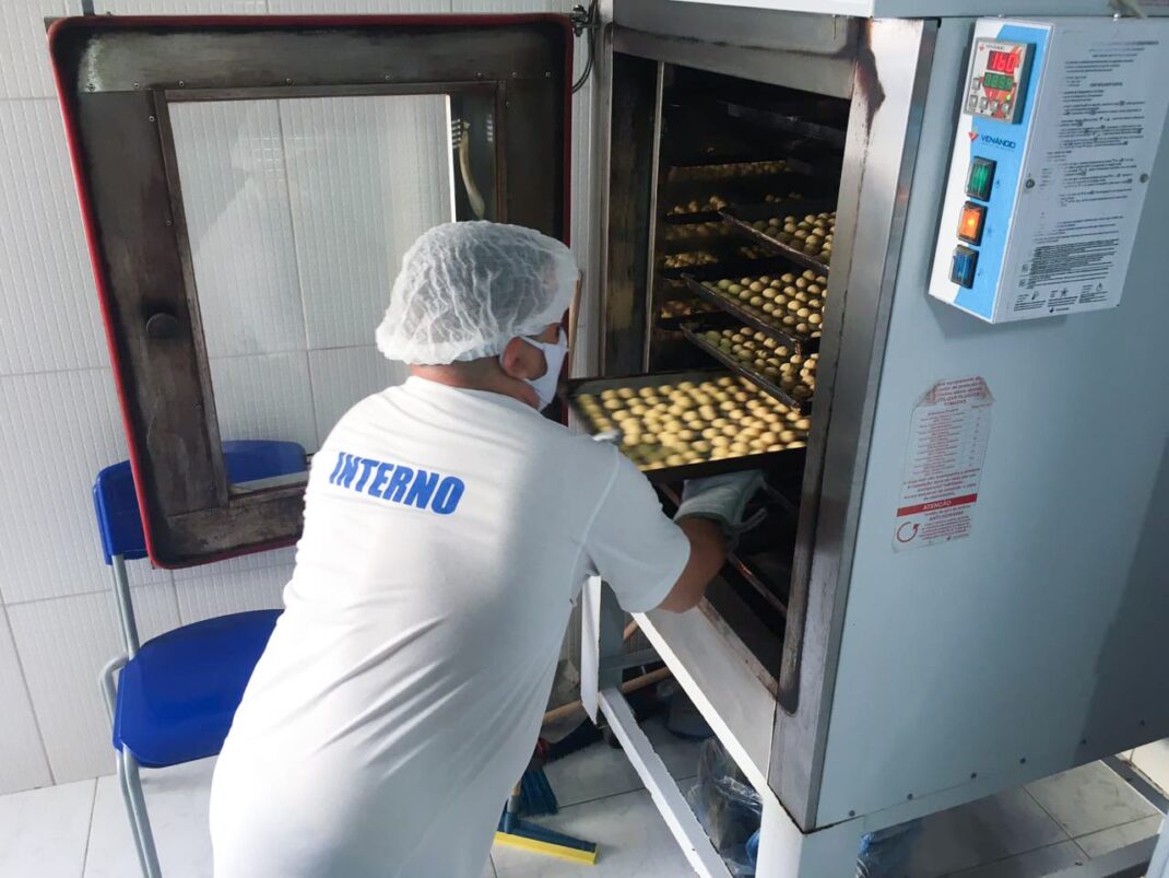 Sejus promove curso de biscoitos caseiros para reeducandos de Oeiras