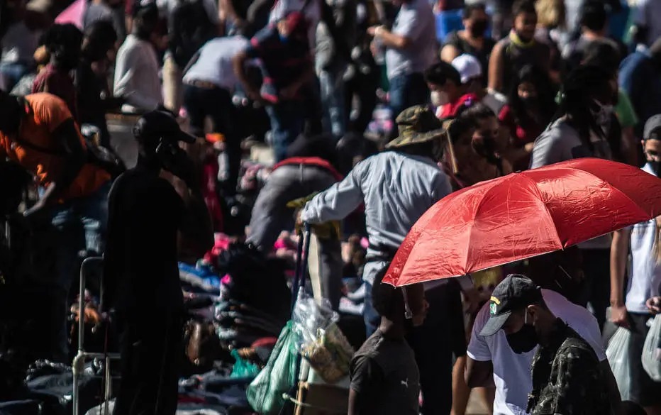 Pesquisadora vê atuação da indústria da desinformação: ‘É replicada narrativa de que covid não é preocupante’