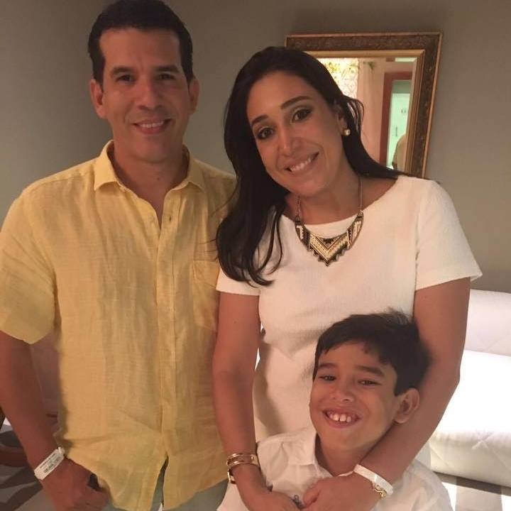 Criança com a família