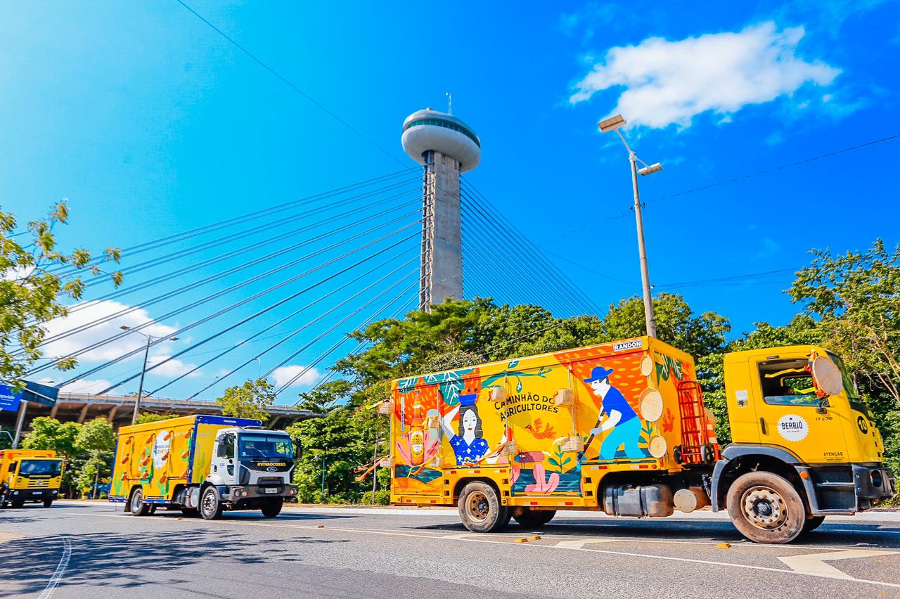 #VivaOCorso: Berrió faz desfile em homenagem ao Corso de Teresina