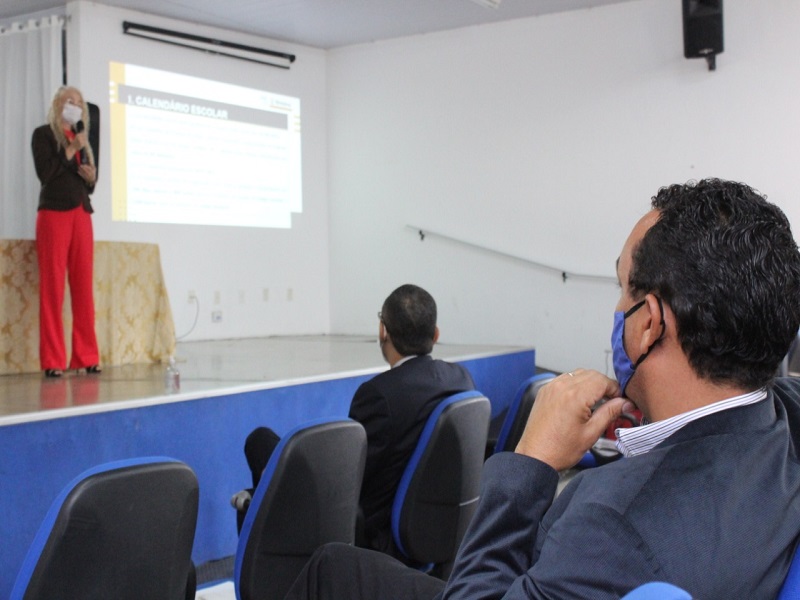 SEMEC decide retorno das aulas