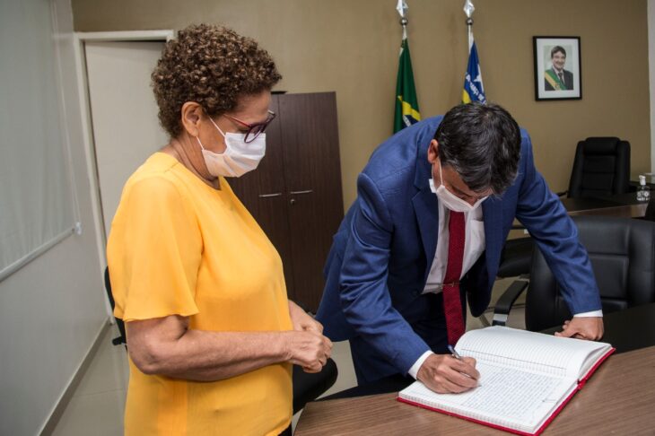 Regina Sousa assume o comando do estado