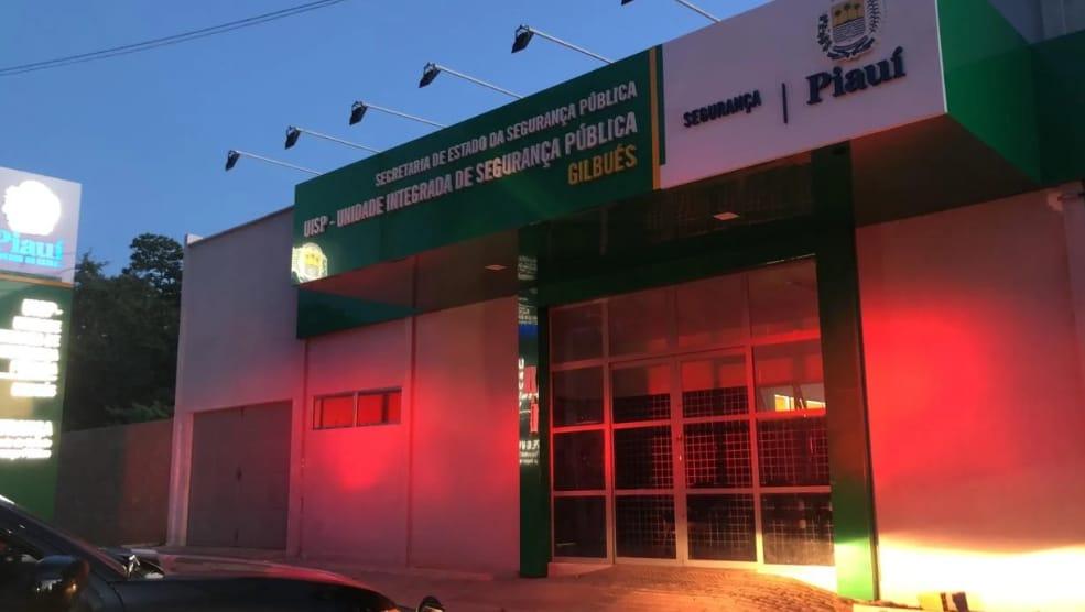 Mulher com bebê de 4 meses no colo é esfaqueada no peito pelo companheiro em Gilbués