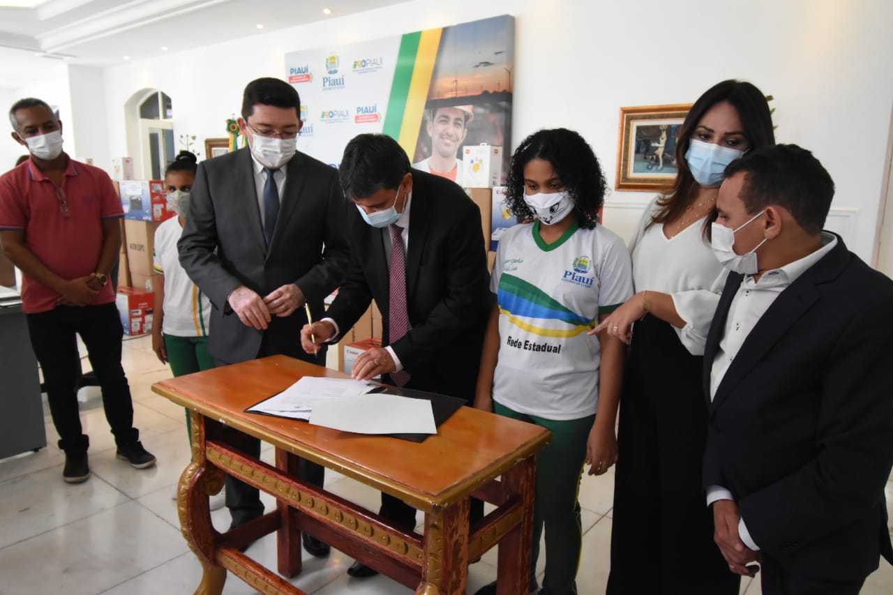 Wellington Dias entrega equipamentos e amplia Educação Especial no Piauí
