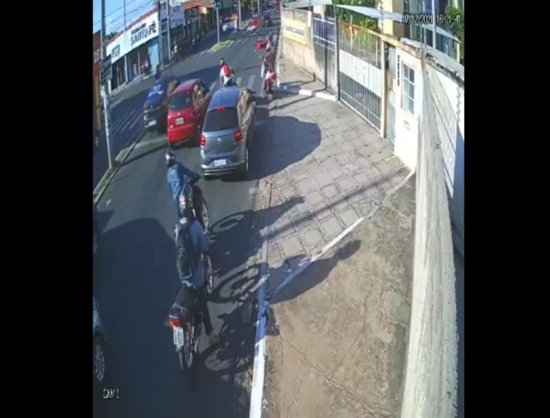Motoqueiro é assassinado na avenida Joaquim Nélson