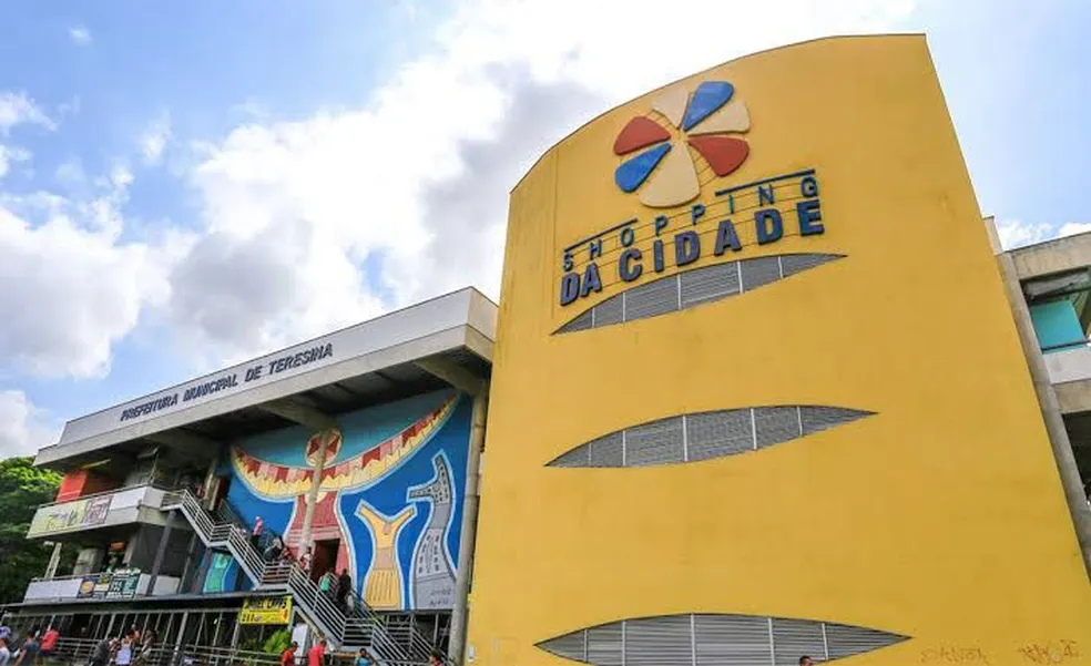 Lojas do Shopping da Cidade, em Teresina, apostam em brilho e peças exclusivas para atrair foliões durante o Carnaval