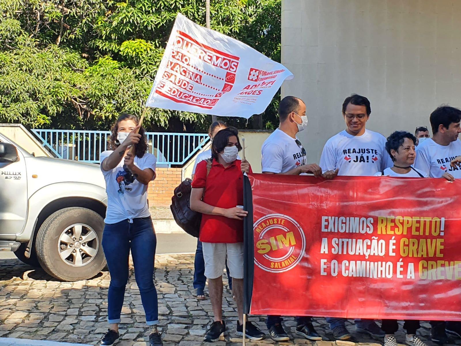 Manifestação contra o bloqueio orçamentário