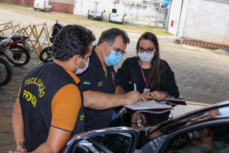 Procon realiza fiscalização em postos de Teresina