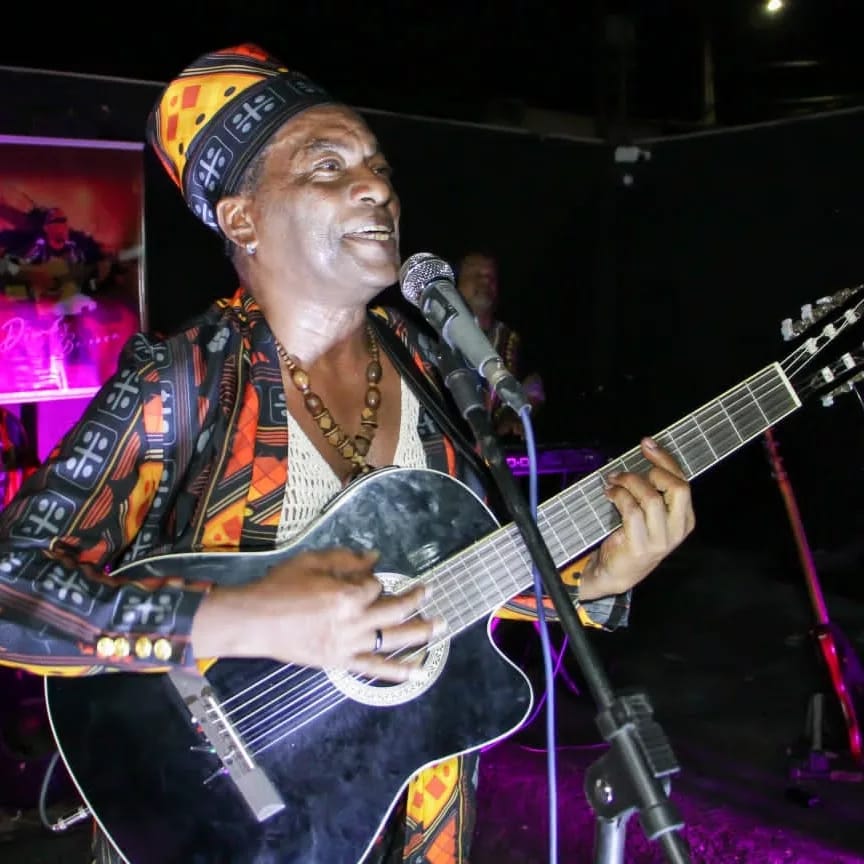 Dimas Bezerra contagiou o público com show que celebrou a cultura afro