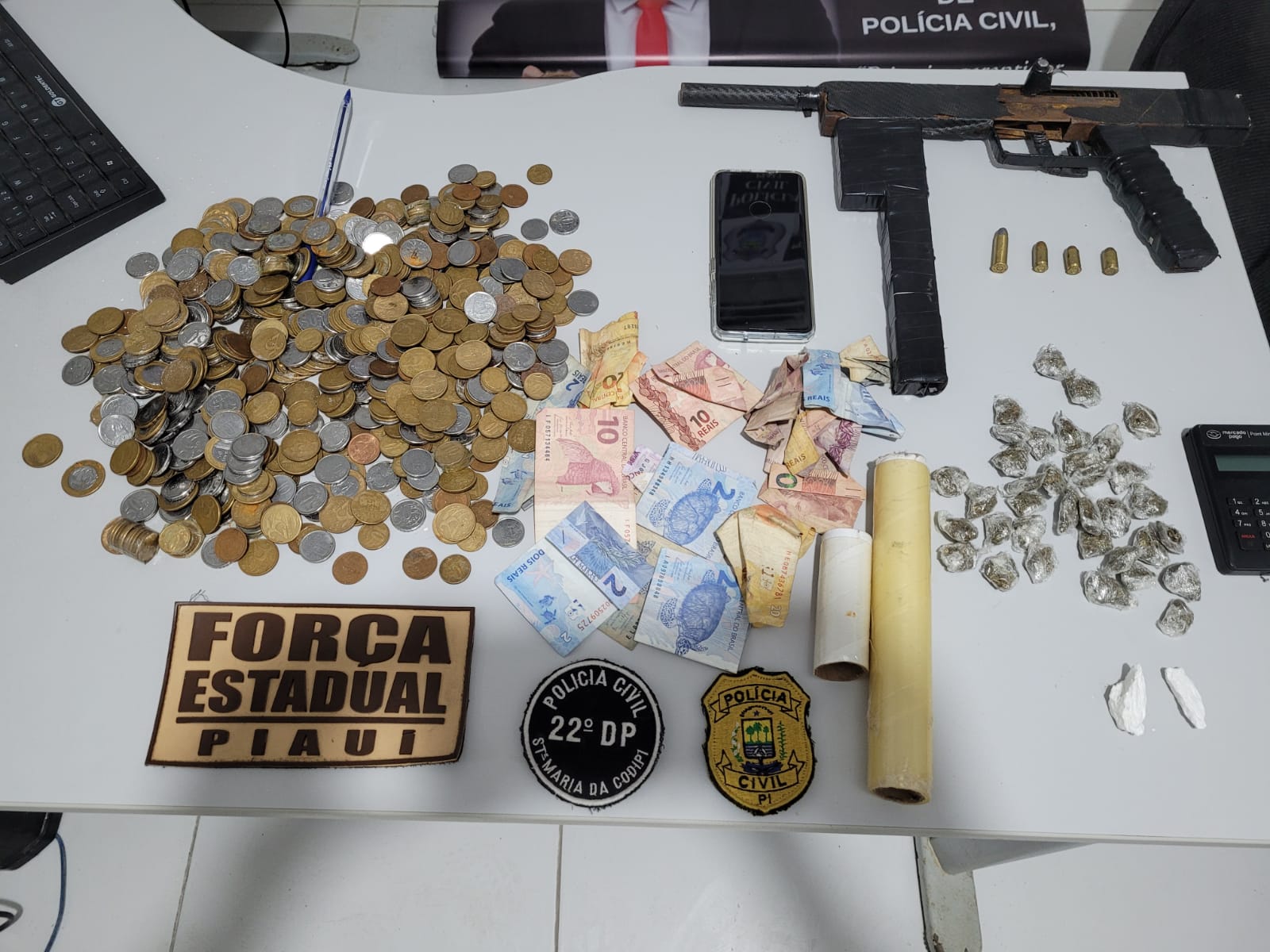 Mulher é presa em boca de fumo