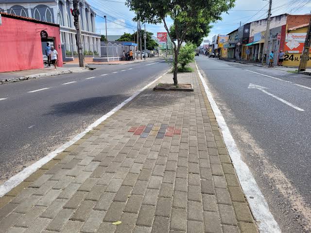 Avenida principal do Dirceu