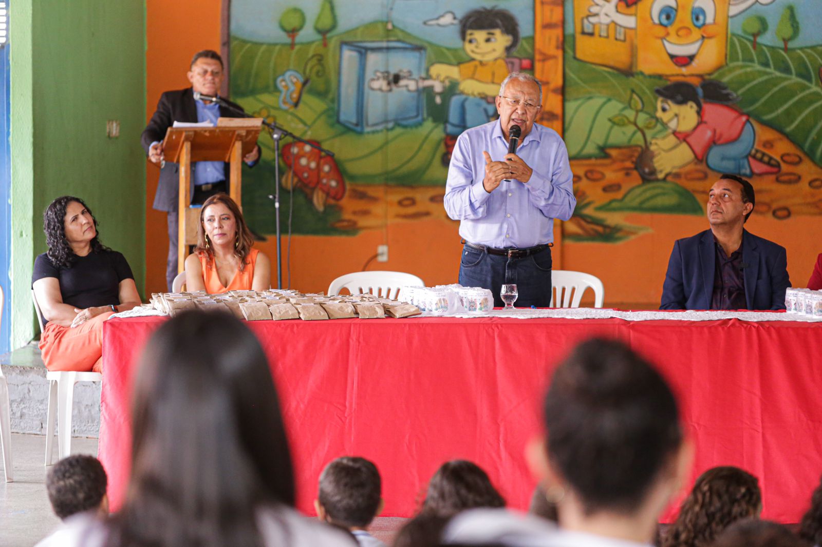 Dr. Pessoa assina decreto que regulamenta o programa de erradicação da pobreza menstrual em Teresina
