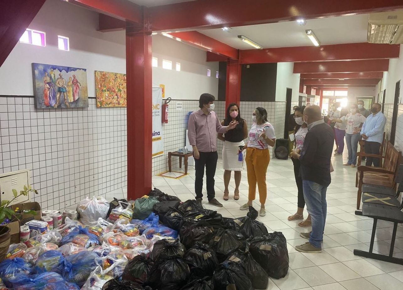 Campanha de Natal arrecada alimentos e brinquedos