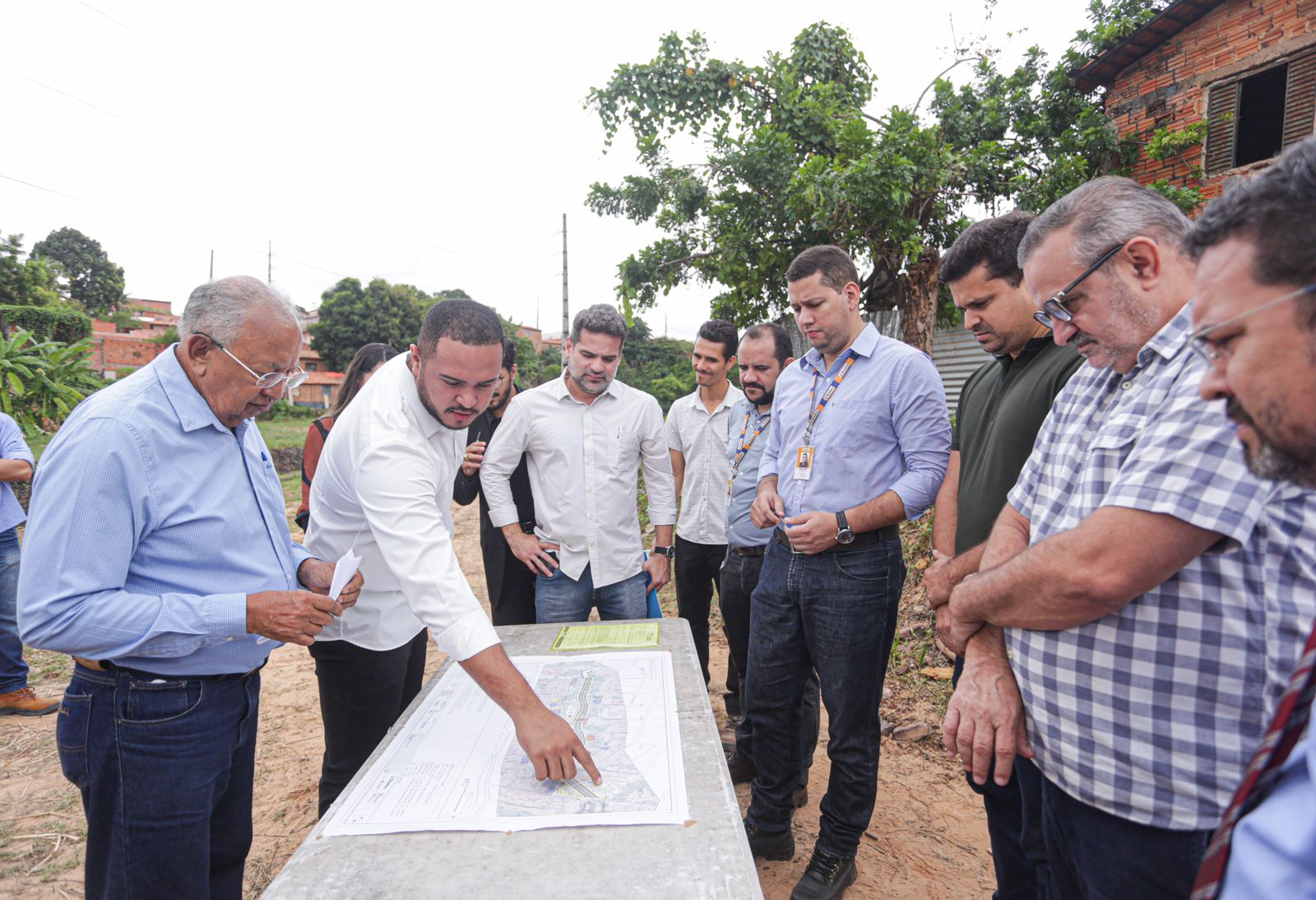 Dr. Pessoa acompanha retomada de obras na Vila da Paz