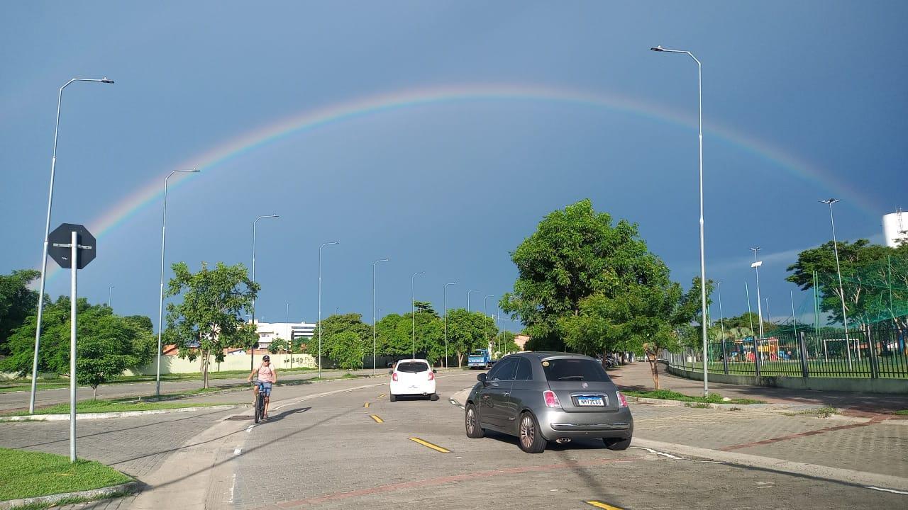 Arco-íris se forma no céu de Teresina