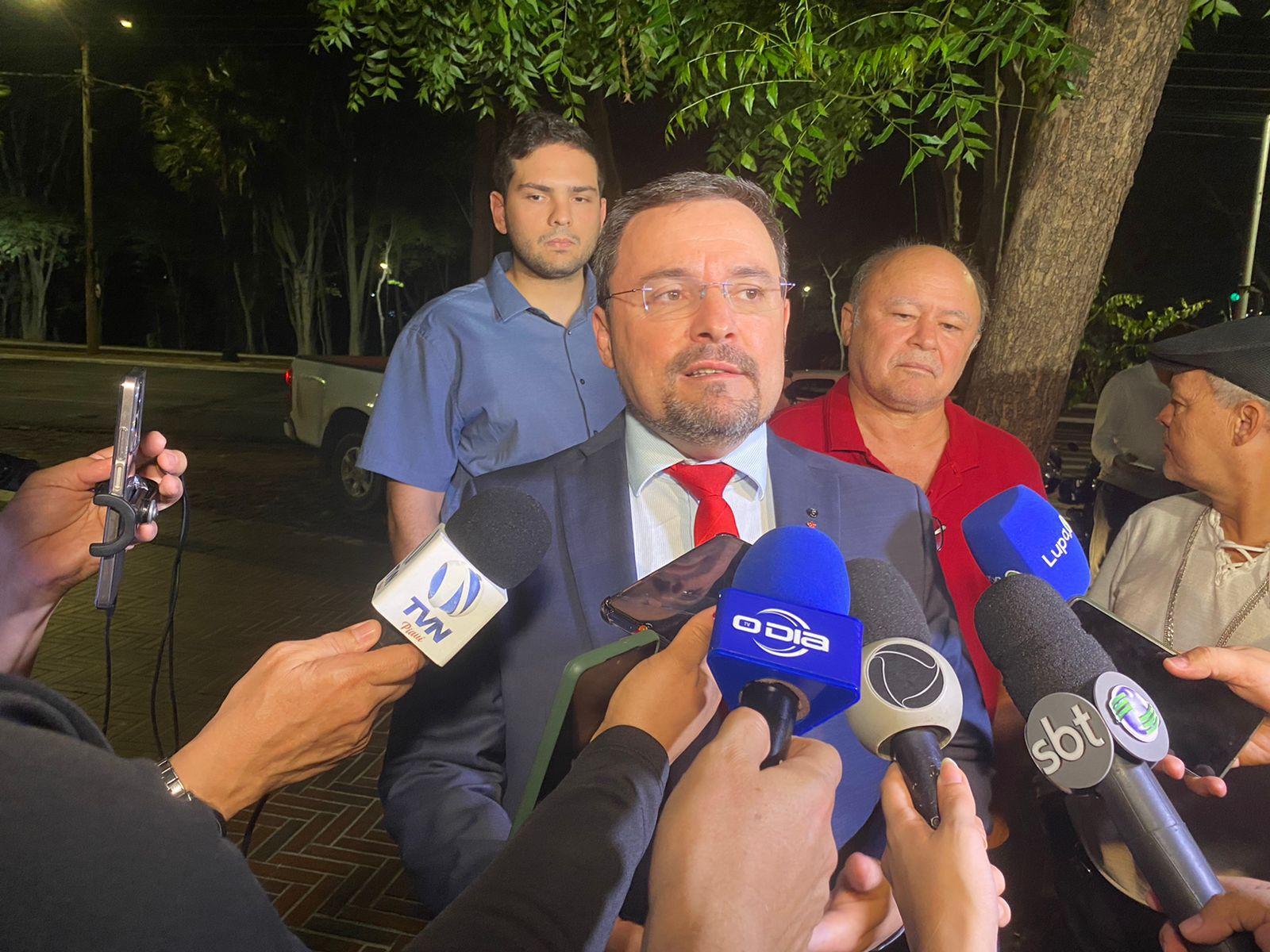 Fábio Novo chega à reunião do Diretório Municipal do PT