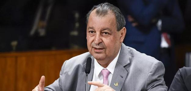Senado analisa fim da escala 6x1 e "taxa das blusinhas" na quarta-feira (02)