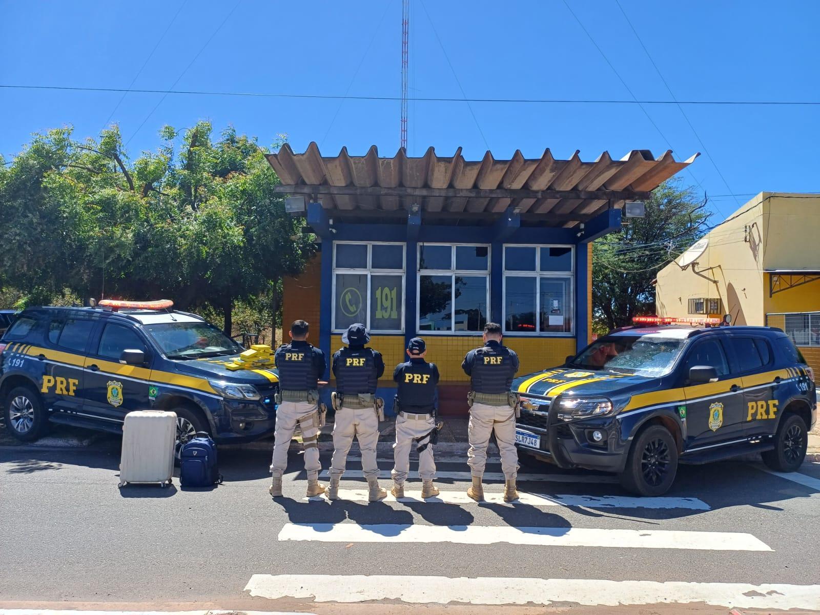 PRF apreende 13,7 kg de cocaína em Picos