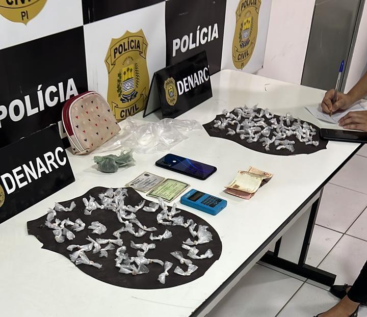 Material apreendido junto com as suspeitas