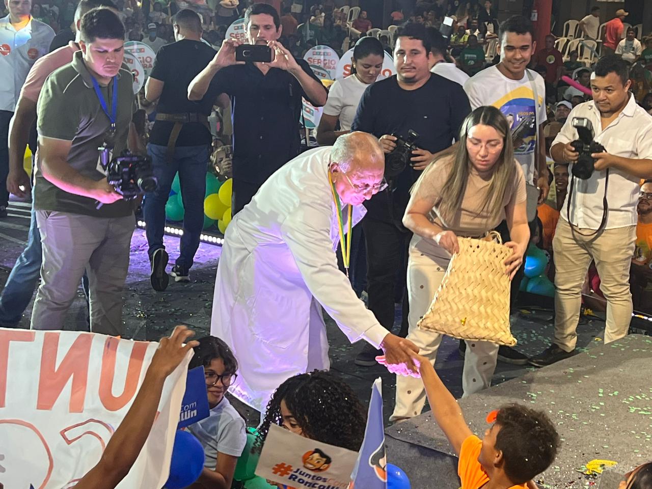 Dr. Pessoa se vestiu de médico ao chegar no evento