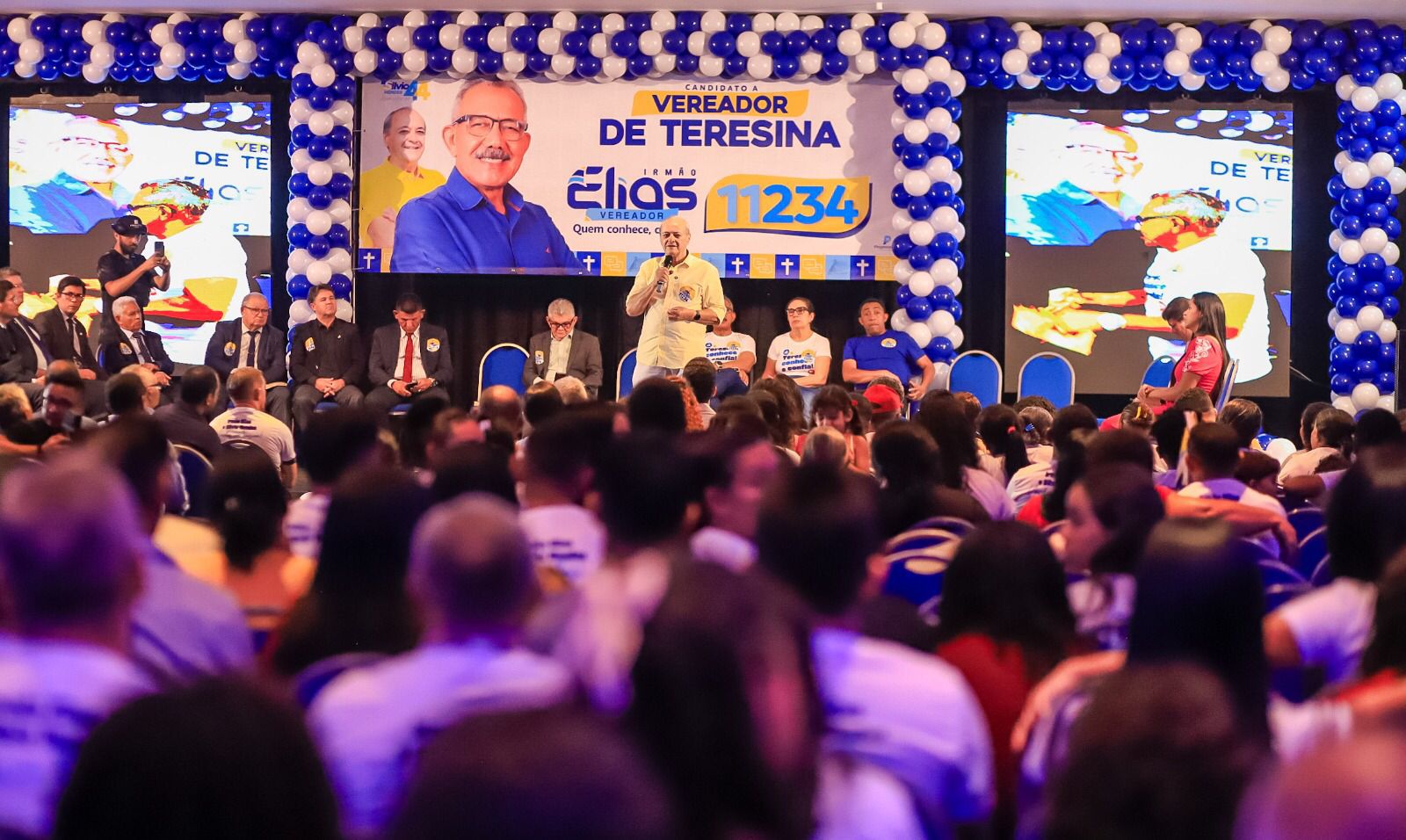 Silvio Mendes se reúne com apoiadores