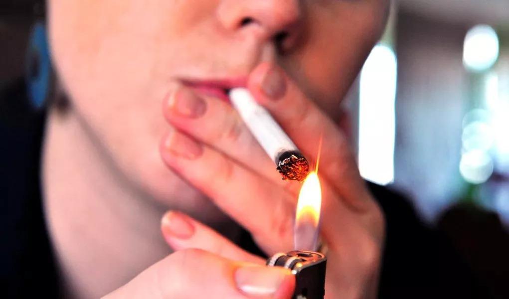 Cigarro causa mais câncer em mulheres, diz estudo