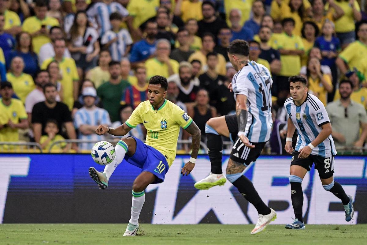 Com a derrota de ontem, o Brasil chega a marca de seis jogos seguidos sem vitória sobre o rival, Argentina