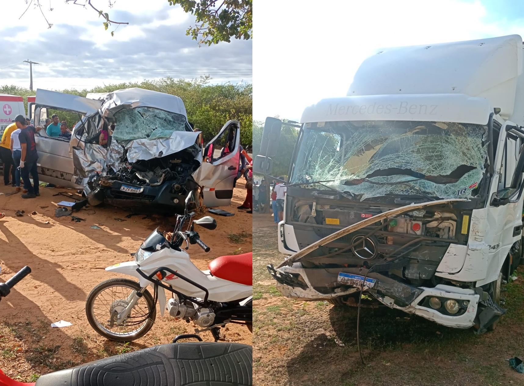 A frente da van ficou totalmente destruída