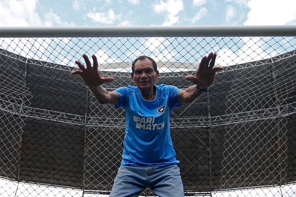 Manga, o goleiro de que não usava luvas, enfrentava um câncer de próstata
