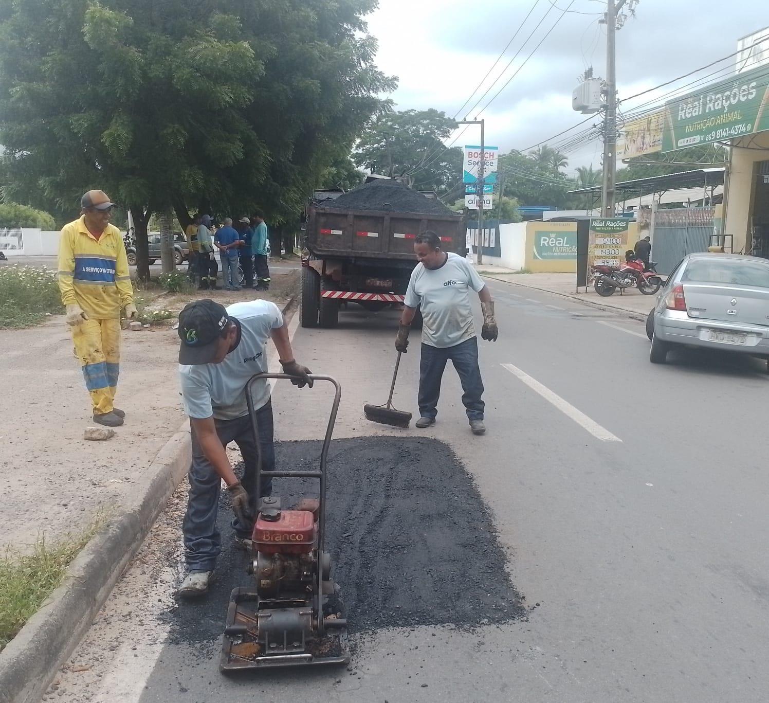 Operação tapa-buraco em Teresina