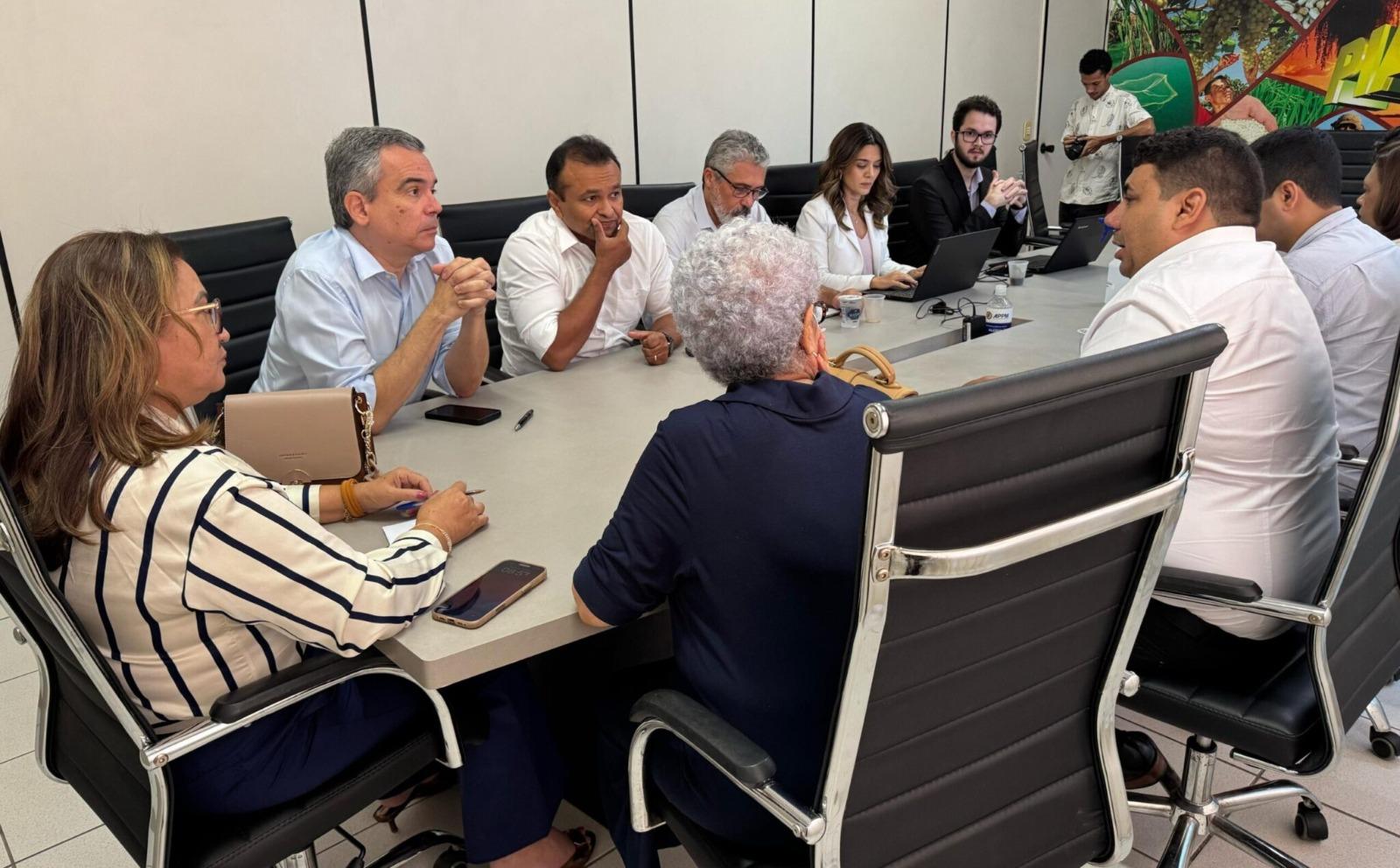 A equipe da Secretaria de Planejamento (Seplan) participou, nesta quarta-feira (9), de uma reunião na sede da Associação Piauiense de Municípios (APPM)