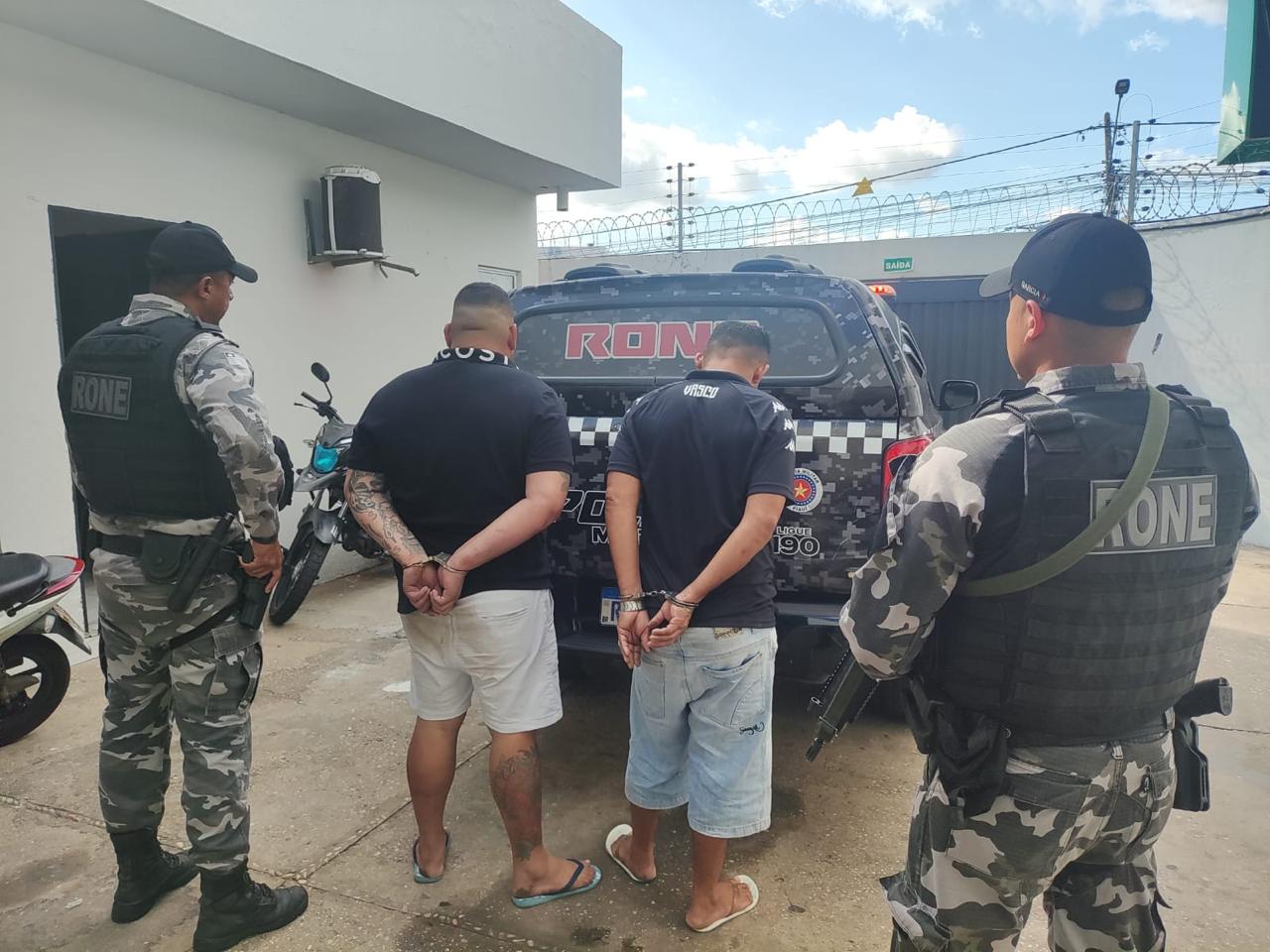 Suspeito estava acompanhado de outro homem que também foi preso na ação