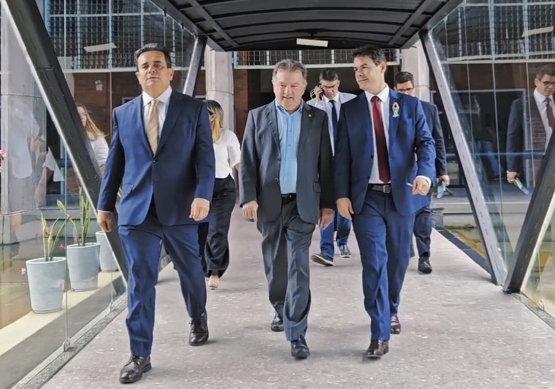 Da esq. para dir.: o deputado Henrique Pires, o deputado federal Merlong Solano e o deputado Severo Eulálio