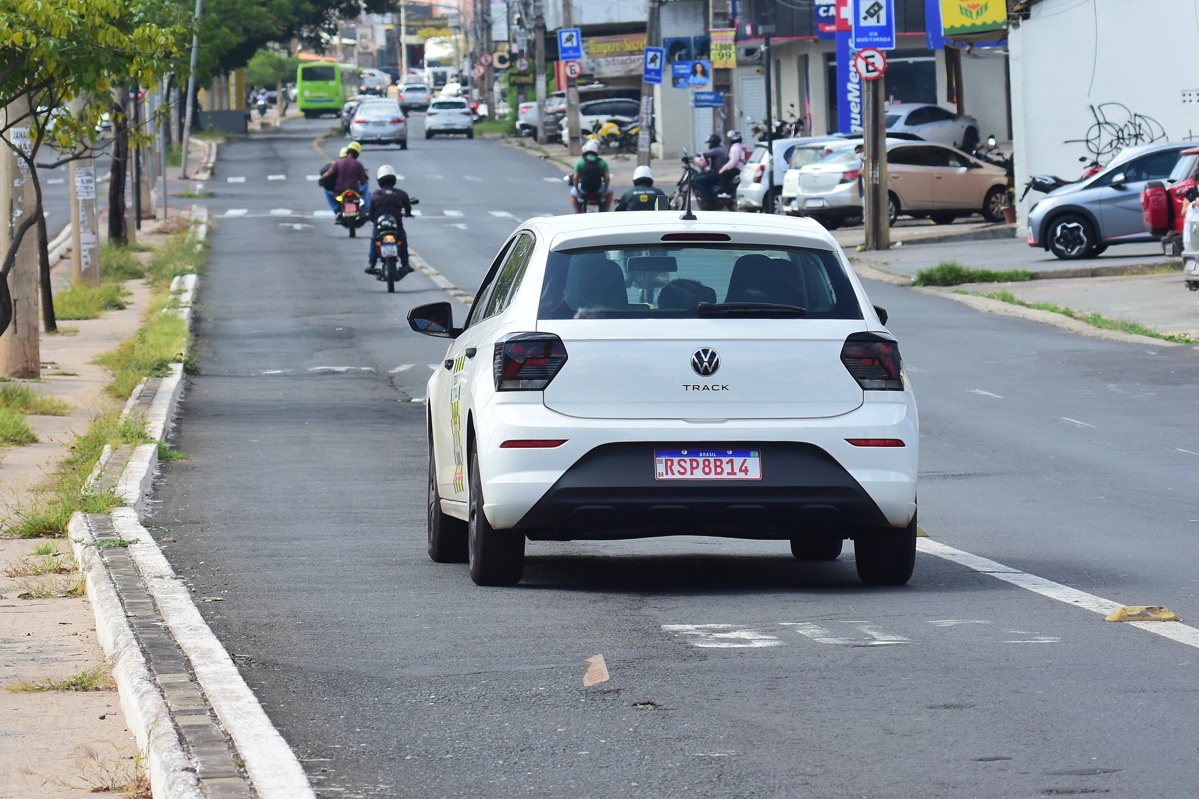 Motoristas de aplicativo devem se recadastrar para usar faixas exclusivas em Teresina