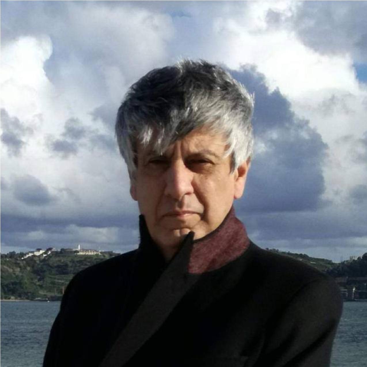 Escritor português Mário Máximo, poeta e romancista