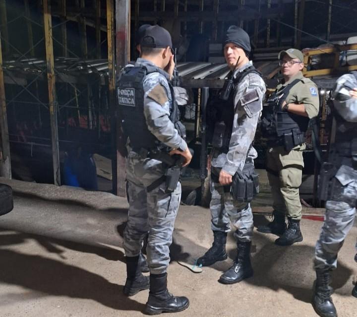 Policiais militares durante ocorrência no Porto do Toteles em Luís Correia